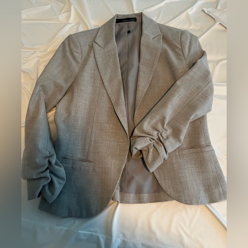 Amanda & Chelsea Ruched Sleeve Blazer size 2